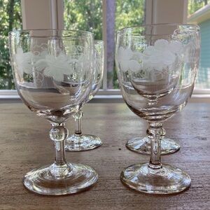 Elegant Clear Wine Glass Set of 4